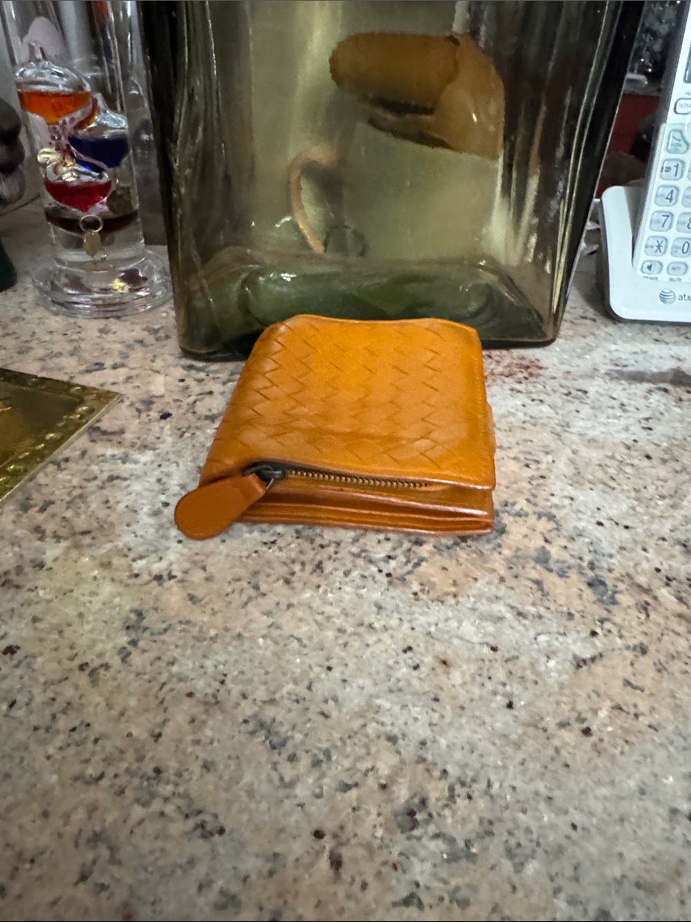 Bottega Veneta Woven Compact Wallet in Tan Leather. Leather lining. - Picture 2 of 7